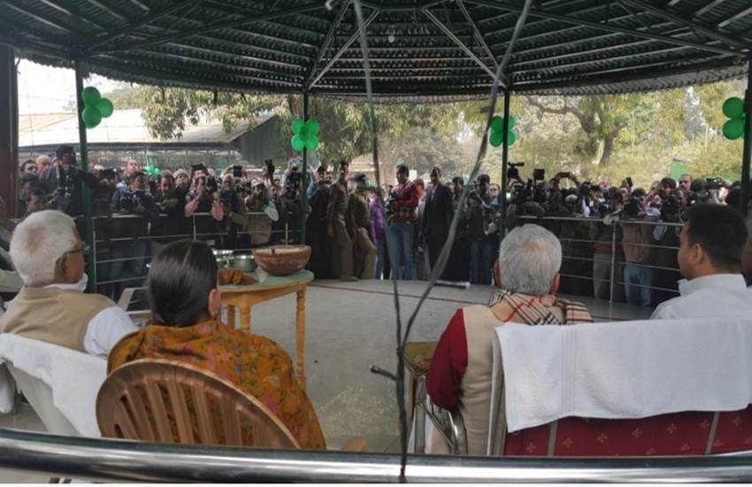 lalu yadav, Nitish Kumar, nitish kumar news, Lalu Prasad Makar Sankranti, Lalu's son Tej Pratap, RJD, JDU, आरजेडी, नीतीश कुमार, मकर संक्राती, जेडीयू, तेज प्रताप, तेजस्वी, latest bihar news, news in hindi, hindi news