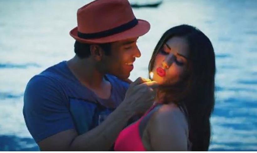 तुषार कपूर की इस महीने एक और फिल्‍म मस्‍तीजादे भी रिलीज होगी। इसमें उनके साथ सनी लियोन भी है और वह डबल रोल में नजर आएंगी। यह फिल्‍म भी एडल्‍ट कॉमेडी है।