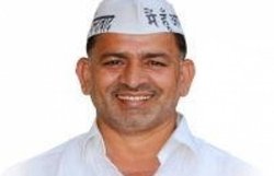 बच्ची के साथ रेप की घटना को लेकर दंगा भड़काने के आरोप में AAP विधायक महेंद्र यादव गिरफ्तार