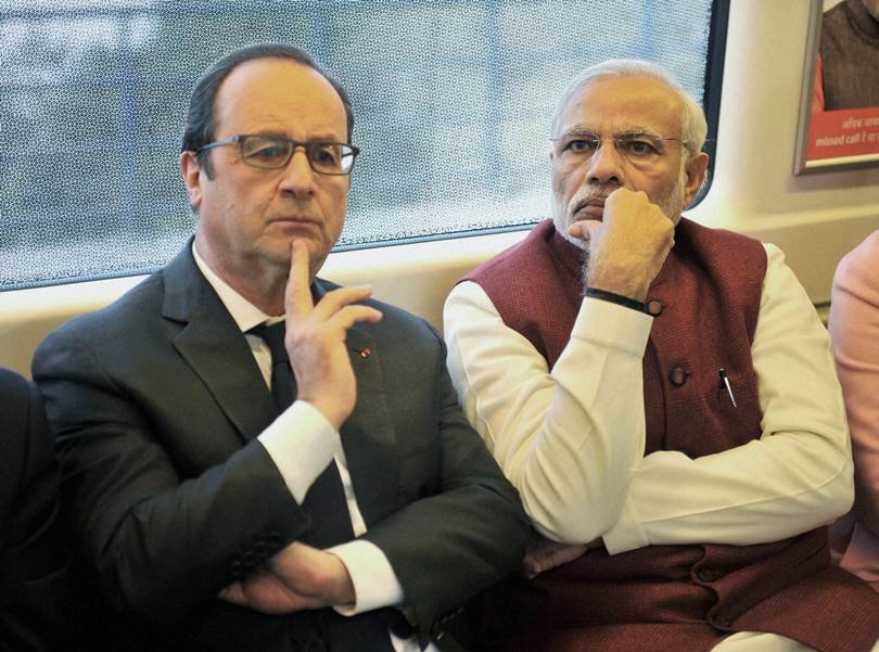Narendra Modi, Francois Hollande, Modi Hollande in Metro, Eco Friendly Metro, Gurgaon Metro, Modi Hollande Eco Friendly Metro, Modi Hollande Metro Photo, Modi Hollande Gurgaon Metro, ISA, Gurgaon ISA