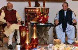 Lahore High Court, Modi's Pakistan visit, Narendra Modi, Nawaz Sharif, NewsTracker, Pakistan, पाकिस्‍तान में मोदी, मोदी लाहौर यात्रा, मोदी नवाज शरीफ मुलाकात, मोदी लाहौर अदालत याचिका, latest news in hindi,