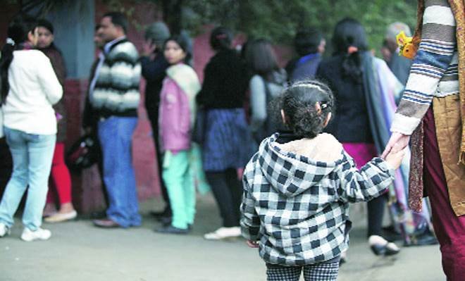 दिल्ली: नर्सरी में एडमिशन को लगेर बनी रही पहले ही दिन असमंजसों की झड़ी