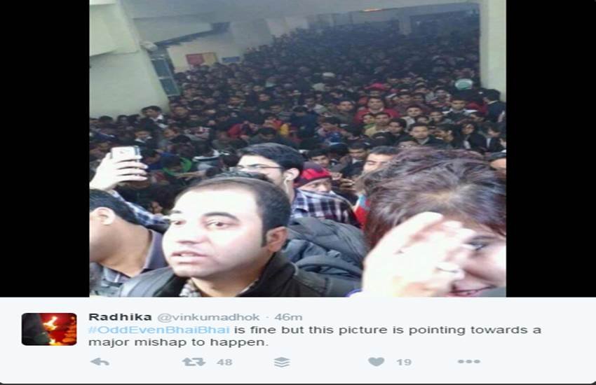 #OddEvenBhaiBhai, Rajiv Chowk, arvind kejriwal, exam of kejriwal government, odd even formula, Odd-even policy, Odd Even scheme, Odd Even scheme, delhi pollution, aap governmet, odd even news, अरविंद केजरीवाल, ऑड ईवन, अरविंद केजरीवाल, आम आदमी पार्टी, टि्वटर ट्रेंड, दिल्‍ली प्रदूषण