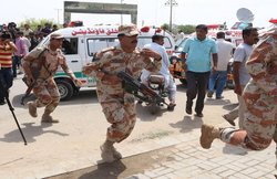 पाकिस्तान में सेना के ठिकानों पर हमलावारों ने उड़ाए विस्फोटकों से लदे वाहन, 6 लोग घायल