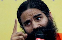 कर्मचारी की मौत के बाद बाबा रामदेव के पतंजलि मेगा Food Mart में मचा हंगामा