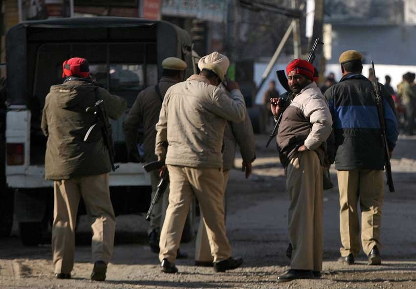 pathankot, pathankot attack, Pathankot news, pathankot terror attack, terrorist attack in pathakot, पठानकोट, पठानकोट आतंकी हमला, पंजाब आतंकी हमला, पठानकोट एयरफोर्स स्‍टेशन, PATHANKOT ATTACK PHOTOS, Pathankot air base, pathankot air force station, Pathankot news, punjab, pathankot air force base attack, punjab attack, punjab air force attack, punjab sp car missing, india news, breaking news, latest news