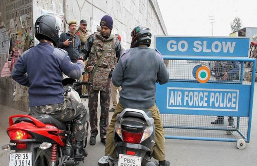 pathankot live blog, Pathankot Air Base Attack, pathankot attack, pathankot news, pathankot terror attack, LIVE Pathankot terror attack, 7 martyred, पठानकोट आतंकी हमला, जैश, एयर फोर्स बेस, 7 शहीद, पठानकोट हमला, latest hindi news, hindi news, news in hindi