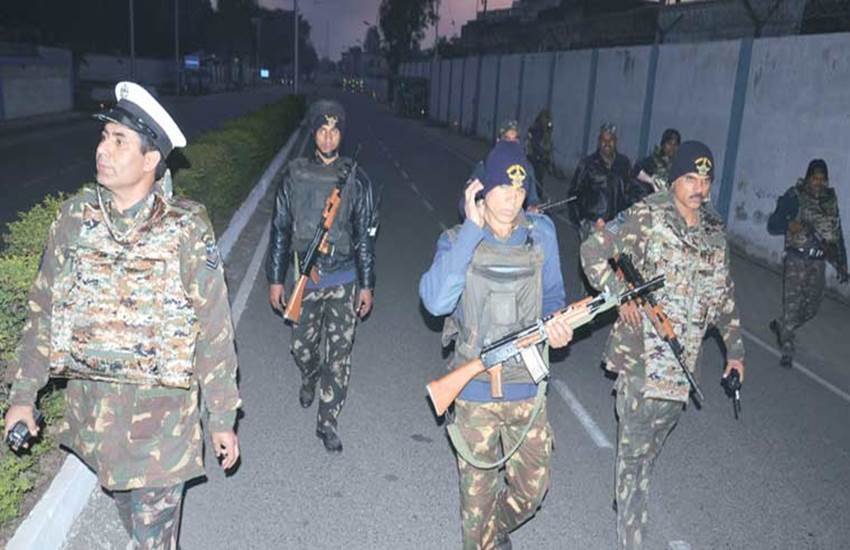 pathankot news, pathankot attack, pathankot Floodlights, Air base staffer, Behind the breach, Pathankot Air Base Attack, terror attack, पठानकोट आतंकी हमला, आतंकी हमला, फ्लड लाइट्स, एयर फोर्स बेस, पठानकोट सुरक्षा चूक, latest hindi news, news in hindi, terror attack