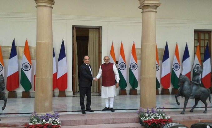 36 राफेल फाइटर देगा फ्रांस, पीएम मोदी और राष्ट्रपति ओलांद ने साइन की डील