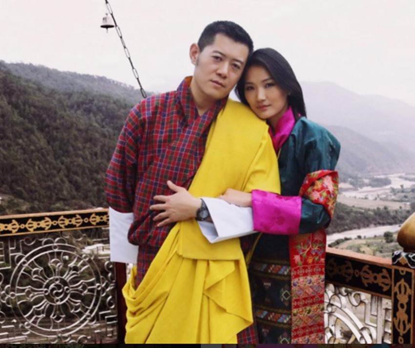 Jigme Khesar Namgyel Wangchuck, Jigme Wangchuck, bhutan king and queen love story, bhutan queen baby bump, queen jetsun pema pregnant, queen jetsun pema pregnant, भूटान किंग, भूटान नरेश, भूटान की महारानी, भूटान क्वीन, जेट्सन पेमा, भूटान नरेश की पत्नी, भूटान महारानी प्रेग्नेंट, पेमा गर्भवती, bhutan king and queen pics, जिग्मे वांगचुक