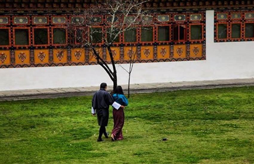 Jigme Khesar Namgyel Wangchuck, Jigme Wangchuck, bhutan king and queen love story, bhutan queen baby bump, queen jetsun pema pregnant, queen jetsun pema pregnant, भूटान किंग, भूटान नरेश, भूटान की महारानी, भूटान क्वीन, जेट्सन पेमा, भूटान नरेश की पत्नी, भूटान महारानी प्रेग्नेंट, पेमा गर्भवती, bhutan king and queen pics, जिग्मे वांगचुक
