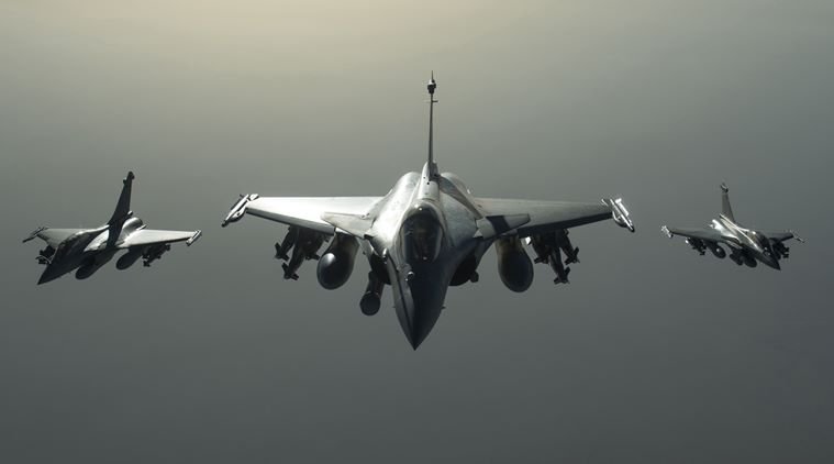 Francois Hollande, PM Modi, Narnedra Modi, Rafale deal, 36 rafale Aircraft, India, France MoU, Rafale jets, rafale fighter china and pakistan, राफेल, चीन, पाकिस्‍तान, नरेंद्र मोदी, पीएम मोदी, भारत और फ्रांस, राफेल डील