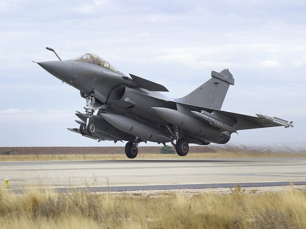 Francois Hollande, PM Modi, Narnedra Modi, Rafale deal, 36 rafale Aircraft, India, France MoU, Rafale jets, rafale fighter china and pakistan, राफेल, चीन, पाकिस्‍तान, नरेंद्र मोदी, पीएम मोदी, भारत और फ्रांस, राफेल डील