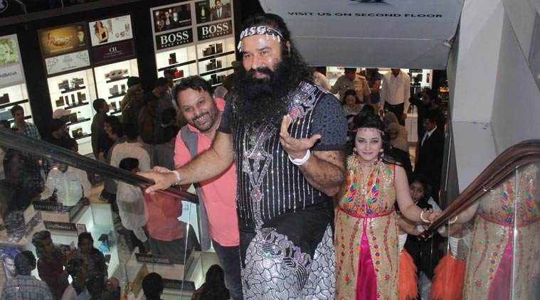ram rahim singh, gurmeet ram rahim, Hindu god Vishnu, posing as Vishnu, kiku sharda, Vishnu avatar, Lord Vishnu, विष्‍णु अवतार, राम रहीम, गुरमीत राम रहीम, धार्मिक भावनाएं, डेरा सच्‍चा सौदा, latest hindi news, hindi news
