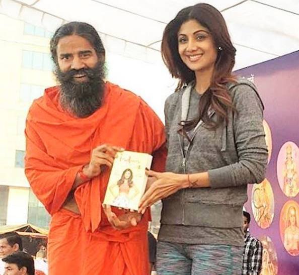 ENTERTAINMENT, Shilpa shetty, Ramdev baba, shilpa yoga with ramdev baba, shilpa shetty- ramdev yoga, shilpa shetty yoga photos