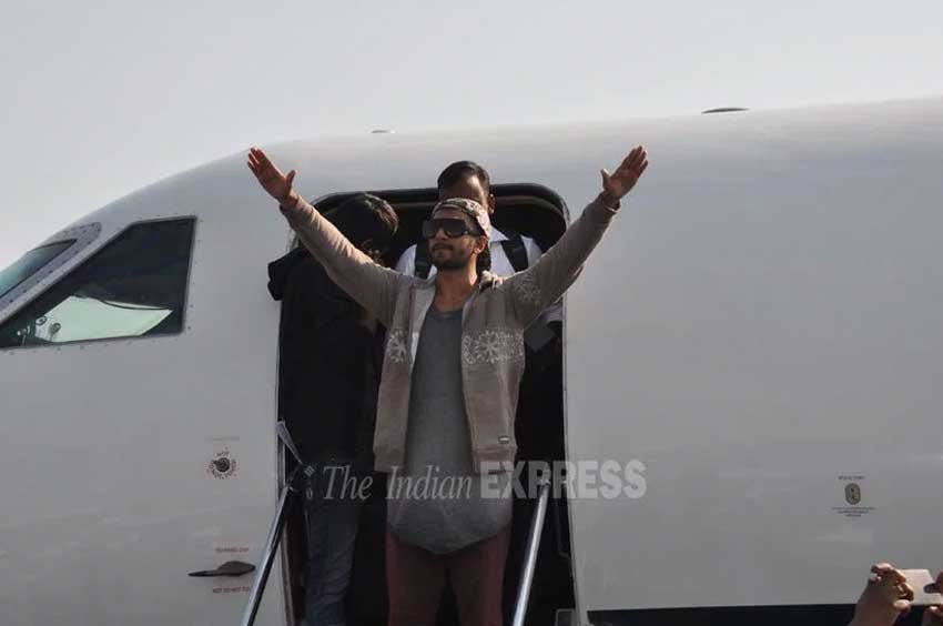Saifai mahotsav, Ranveer singh, Kareena Kapoor, Sonakshi Sinha, Arjun Kapoor, Ranveer Arjun, Kareena Arjun, Kareena Saif, Saif Ali Khan, Kareena kapoor, Parineeti Chopra, Karishma Tanna Sunil Grover, Saifai mahotsav finale photos, Sonaksahi Saifai performance, सैफई महोत्‍सव, करीना सैफई महोत्‍सव, रनवीर सिंह और सैफ अली खान,सोनाक्षी सिन्‍हा, सैफई महोत्‍सव तस्‍वीरें