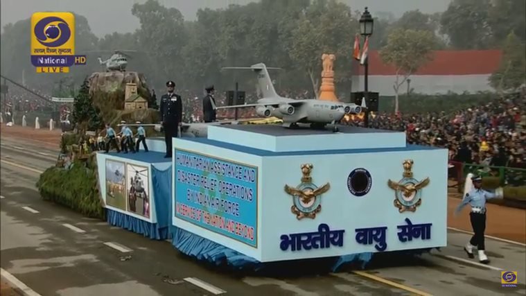 Republic Day parade, Rajpath parade, 67th Republic Day, Francois Hollande, PM Narendra Modi, Republic Day parade concludes, 67th Republic Day, flypast, IAF, Chakra, Mi-35 helicopters, Hercules, Hercules aircraft, गणतंत्र दिवस परेड, सुखोई, राजपथ परेड, भारतीय वायु सेना, पीएम नरेंद्र मोदी, फ्रांसुआ ओलांद