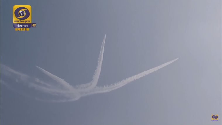 Republic Day parade, Rajpath parade, 67th Republic Day, Francois Hollande, PM Narendra Modi, Republic Day parade concludes, 67th Republic Day, flypast, IAF, Chakra, Mi-35 helicopters, Hercules, Hercules aircraft, गणतंत्र दिवस परेड, सुखोई, राजपथ परेड, भारतीय वायु सेना, पीएम नरेंद्र मोदी, फ्रांसुआ ओलांद