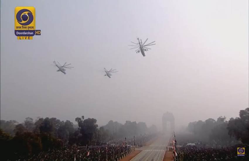 Republic Day parade, Rajpath parade, 67th Republic Day, Francois Hollande, PM Narendra Modi, Republic Day parade concludes, 67th Republic Day, flypast, IAF, Chakra, Mi-35 helicopters, Hercules, Hercules aircraft, गणतंत्र दिवस परेड, सुखोई, राजपथ परेड, भारतीय वायु सेना, पीएम नरेंद्र मोदी, फ्रांसुआ ओलांद