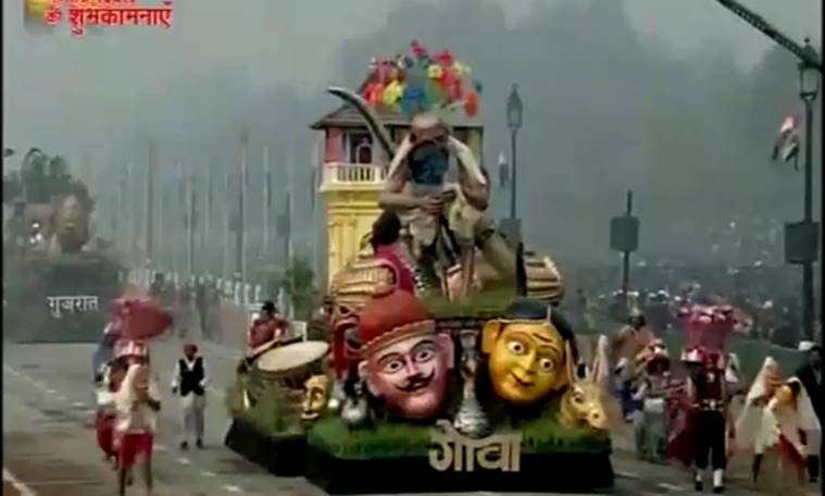Republic Day parade, Rajpath parade, 67th Republic Day, Francois Hollande, PM Narendra Modi, Republic Day parade concludes, 67th Republic Day, flypast, IAF, Chakra, Mi-35 helicopters, Hercules, Hercules aircraft, गणतंत्र दिवस परेड, सुखोई, राजपथ परेड, भारतीय वायु सेना, पीएम नरेंद्र मोदी, फ्रांसुआ ओलांद