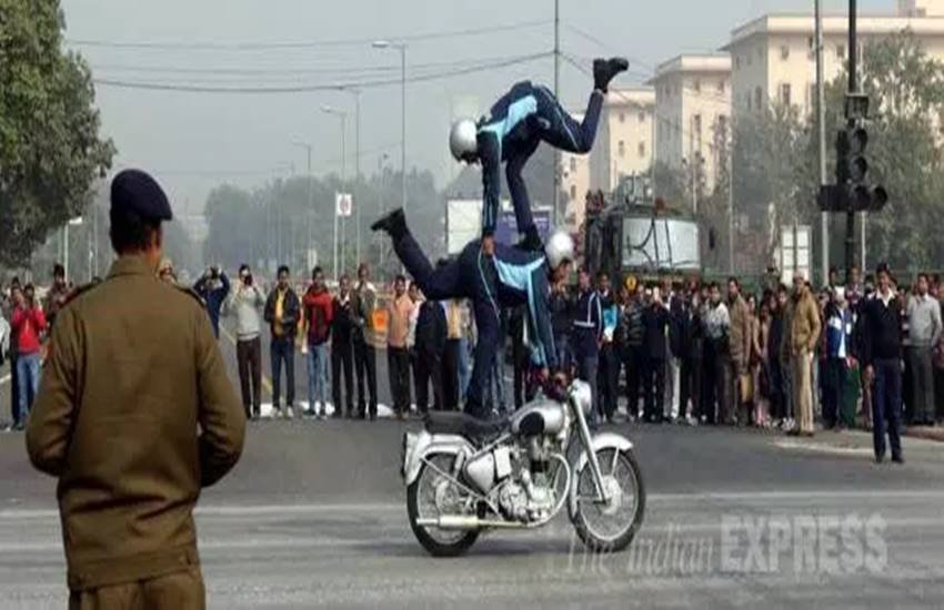 Republic Day parade, CRPF, Indian Army, Indian Army dog squad, French contingent, BSF, ITBP, Rapid Action Force, Francoise Hollande, French Army, France, Paris, Rajpath, Labradors, Republic Day parade 2016