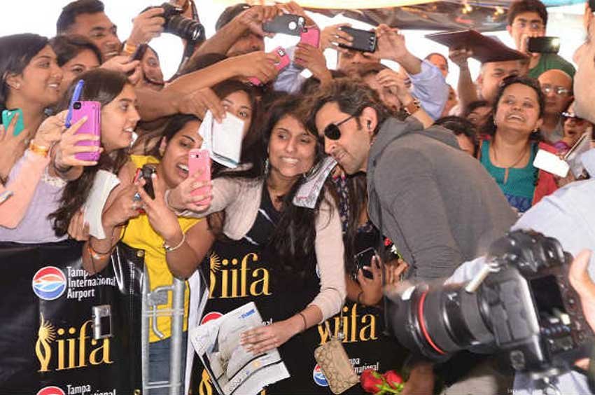 hrithik roshan birthday, hrithik roshan birthday photos, hrithik roshan birthday gifts, hrithik roshan b'day bash, hrithik roshan b'day gifts imma siddiqqui akshay kuamr