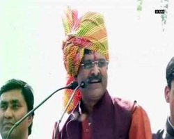 VIDEO: बीजेपी एमएलए ने पूर्व कांग्रेसी सांसद को बताया पागल, दी खुलेआम धमकी