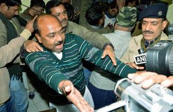 ट्रेन छेड़छाड़ मामला: बेटे को जदयू से हटाए जाने से भड़के राजद सांसद तस्लीमुद्दीन, आंदोलन छेड़ने की धमकी दी