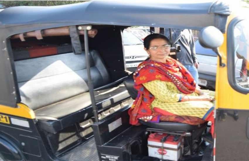 Shila Dawre, india first woman auto driver