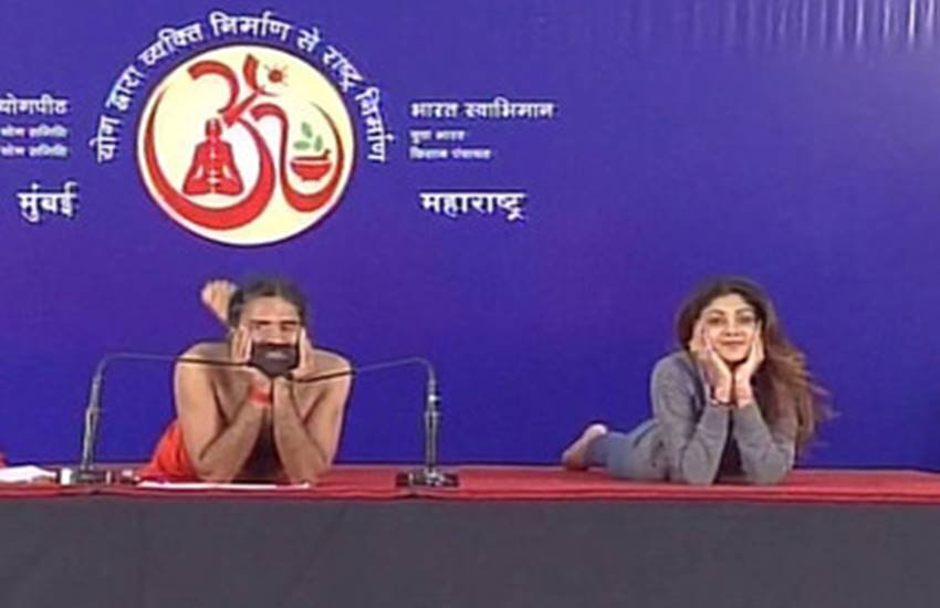 ENTERTAINMENT, Shilpa shetty, Ramdev baba, shilpa yoga with ramdev baba, shilpa shetty- ramdev yoga, shilpa shetty yoga photos