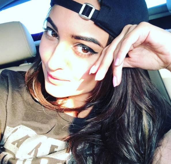 Sonakshi Sinha, sonakshi sinha gallery, sonakshi sinha photos, akira, akira sonakshi sinha, filmmaker murugadoss