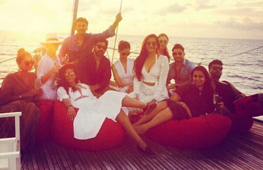 celebrities new year 2016 celebration, Actresses Sonam Kapoor, Bipasha Basu, mandira bedi, holiday destinations in and outside the country, photogallery, news in hindi, बॉलीवुड न्‍यूज, समंदर किनारे, मंदिरा बेदी, सोनम कपूर, बिपाशा बसु