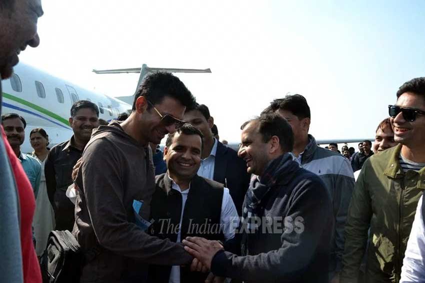 Saifai mahotsav, Ranveer singh, Kareena Kapoor, Sonakshi Sinha, Arjun Kapoor, Ranveer Arjun, Kareena Arjun, Kareena Saif, Saif Ali Khan, Kareena kapoor, Parineeti Chopra, Karishma Tanna Sunil Grover, Saifai mahotsav finale photos, Sonaksahi Saifai performance, सैफई महोत्‍सव, करीना सैफई महोत्‍सव, रनवीर सिंह और सैफ अली खान,सोनाक्षी सिन्‍हा, सैफई महोत्‍सव तस्‍वीरें