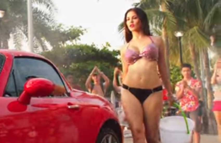 Sunny leone car wash, sunny leone car wash offer, mastizaade promotion, sunny leone, mastizaade, mastizaade trailer, mastizaade sunny leone, मस्‍तीजादे, मस्‍तीजादे ट्रेलर, सनी लियोनी, सनी लियोनी फोटोज, sunny leone, sunny leone hot photos