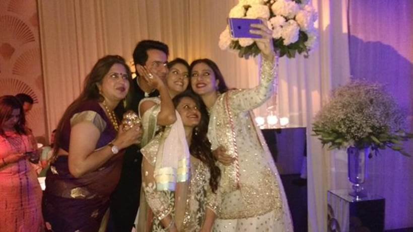 asin wedding pics, asin wedding photos, asin wedding news, asin wedding reception, Asin-Rahul Sharma wedding reception, R Madhavan, Sarita Birje, tabbu, Shilpa Shetty, असिन राहुल शर्मा सिेप्‍शन, असिन, माइक्रोमेक्‍स सीईओ
