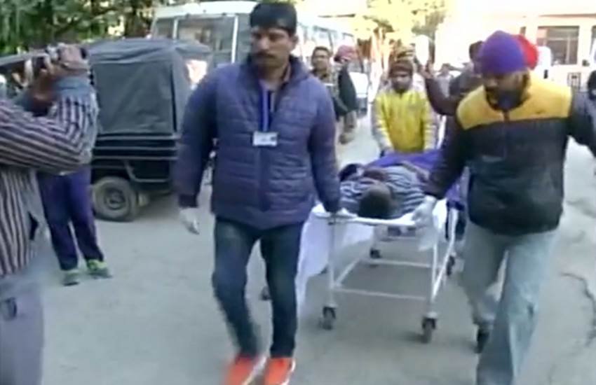 pathankot news, pathankot air base, pathankot attack, pathankot air base attack, pathankot gunbattle, Terror Attack, Air Force Base, terror attack in punjab, 2 jawan killed, 2 terrorists, pathankot gunbattle, पठानकोट हमला, आतंकी हमला, जवान शहीद, आतंकी ढेर, पठानकोट मुठभेड़, latest hindi news, hindi news, news in hindi