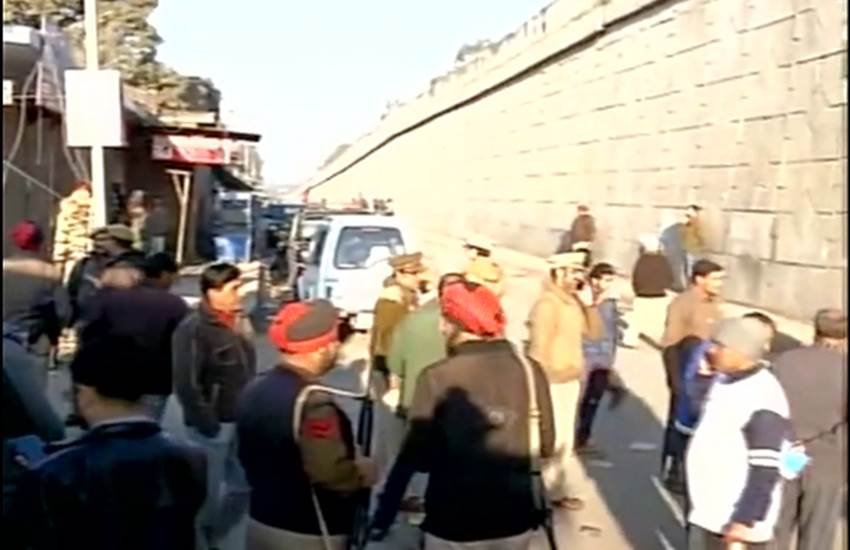 pathankot news, pathankot air base, pathankot attack, pathankot air base attack, pathankot gunbattle, Terror Attack, Air Force Base, terror attack in punjab, 2 jawan killed, 2 terrorists, pathankot gunbattle, पठानकोट हमला, आतंकी हमला, जवान शहीद, आतंकी ढेर, पठानकोट मुठभेड़, latest hindi news, hindi news, news in hindi