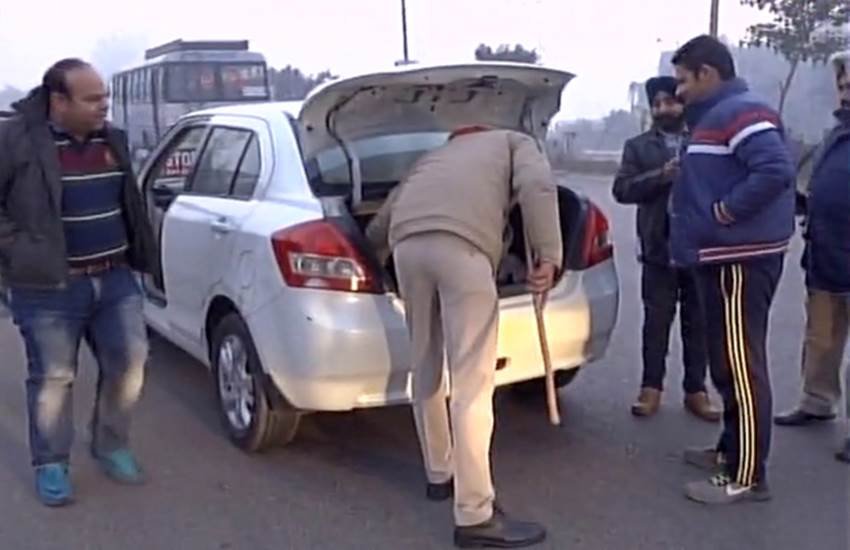 pathankot news, pathankot air base, pathankot attack, pathankot air base attack, pathankot gunbattle, Terror Attack, Air Force Base, terror attack in punjab, 2 jawan killed, 2 terrorists, pathankot gunbattle, पठानकोट हमला, आतंकी हमला, जवान शहीद, आतंकी ढेर, पठानकोट मुठभेड़, latest hindi news, hindi news, news in hindi