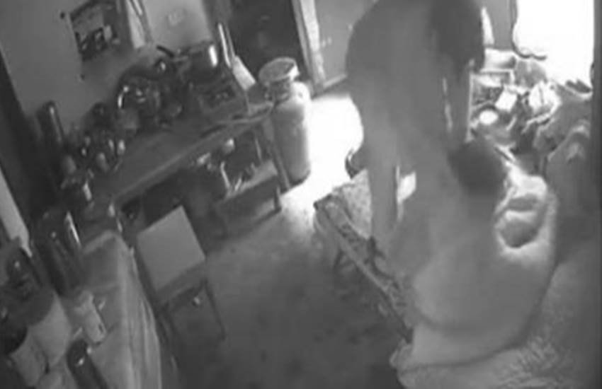 Bijnor woman, shocking video, viral video, Kundan Srivastava, Facebook page, Sangeeta Jain, brutally assault, Rajrani Jain, राजरानी जैन, वायरल वीडियो, बिजनौर महिला, सीसीटीवी, सास बहू झगड़ा, बहू पिटाई, बिजनौर बहू