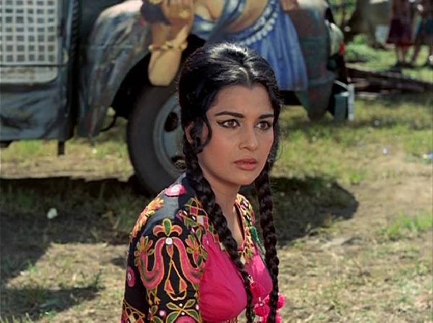 Urmila Matondkar, Preity Zinta, Asha Parekh, Sushmita Sen, Amrita Rao, neha dhupia, nargish fakhri, amisha patel, nanda, unmarried bollywood actress