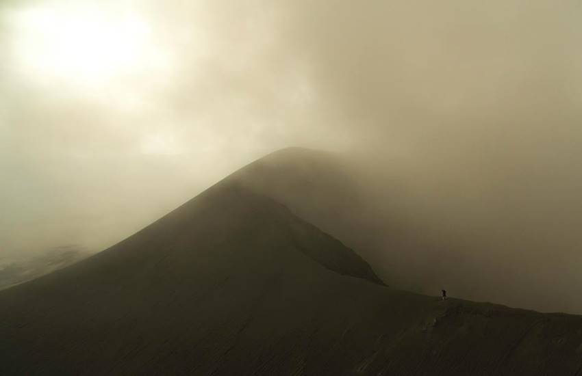 Daredevil snowboards, ,active VOLCANO, Keow Wee Loong, Chin Kahn Kahn, Mount Bromo, Indonesia