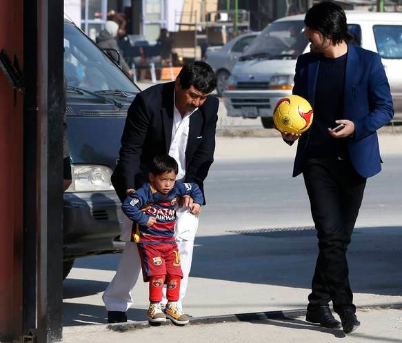 Murtaza Ahmadi, wears Barcelona's star Lionel Messi shirt, plastic bag Messi shirt, Afghan Football Federation headquarter in Kabul, Barcelona star Lionel Messi, Internet fame Afghan boy,