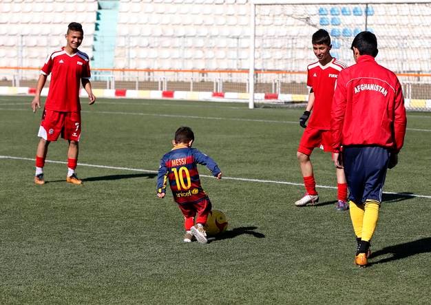 Murtaza Ahmadi, wears Barcelona's star Lionel Messi shirt, plastic bag Messi shirt, Afghan Football Federation headquarter in Kabul, Barcelona star Lionel Messi, Internet fame Afghan boy,