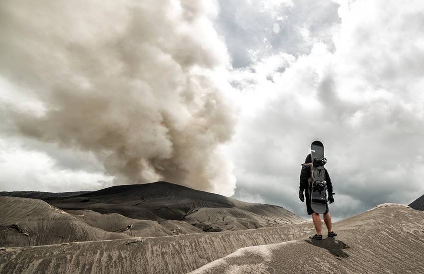 Daredevil snowboards, ,active VOLCANO, Keow Wee Loong, Chin Kahn Kahn, Mount Bromo, Indonesia