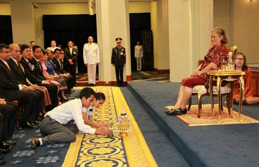 $40,000 toilet, Yeak Laom, Ratanakkiri, Cambodia, Maha Chakri Sirindhorn, Cambodia toilet, Thai princess's visit, Thai princess, थाईलैंड, थाई राजकुमारी, थाई प्रिंसेस, महाचक्री सिरिधोर्न, 28 लाख का टॉयलेट, टॉयलेट, luxury toilet, Lake Yeak Laom, Ratanakkiri province