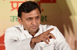 शामली घटना: सीएम अखिलेश ने जारी किया आरोपी विधायक को नोटिस, ब्लॉक प्रमुख बर्खास्त