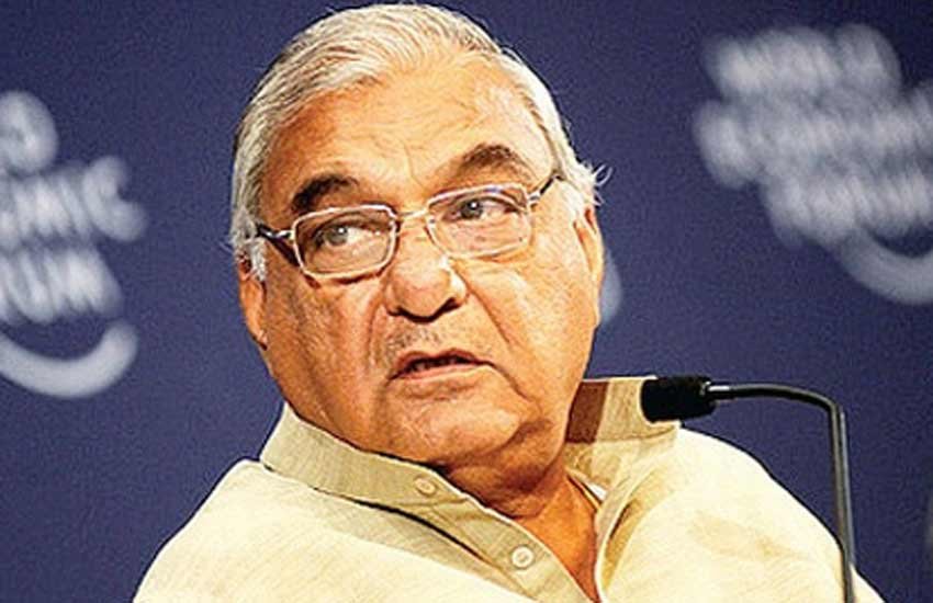 Bhupinder Singh Hooda,Haryana, Shoes hurled at Hooda, shoe hurl at Bhupinder Singh Hooda, rohtak, jat agitation, भूपिंदर सिंह हुड्डा, रोहतक, हुड्डा पर जूते फेंके, जाट आंदोलन