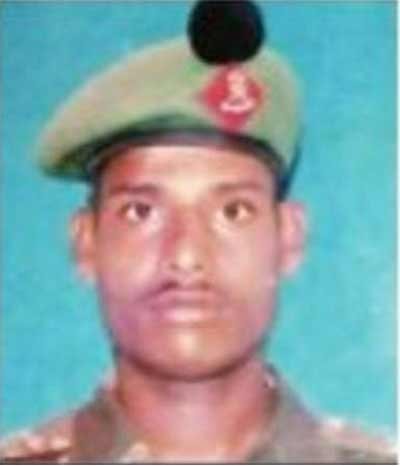 #SiachenMiracle, Hanaman Thappa Koppad, Siachen avalanche, Siachen miracle, हनामन थापा, सियाचिन, Hanaman Thappa Siachen, Siachen Glacier, Hanaman Thappa found alive