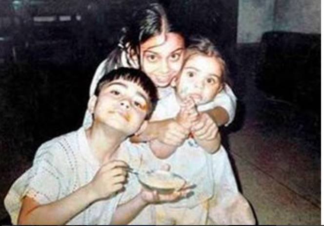 विराट कोहली के बचपन की तस्वीर जिसमें वे अपने भाई और बहन के साथ नज़र आ रहे हैं। (फोटो-इंस्टाग्राम)
