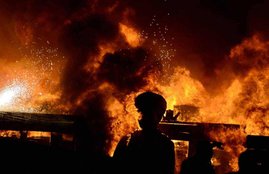make in india week fire, maharahtra night fire, mumbai fire, Girgaum Chowpatty, Girgaum Chowpatty fire, Chowpatty fire, make in india week, make in india fire, maharahtra night, Mumbai Fire, maharahstra news, Mumbai News, Devendra Fadanvis, Aamir Khan, Amitabh Bachchan